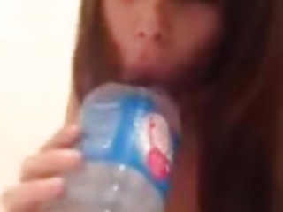 Elle apprend tou tjuste a sucer