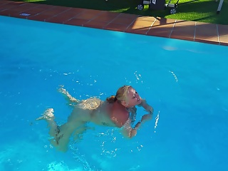 Lisa in the pool 3