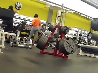 ass hunting at the gym1