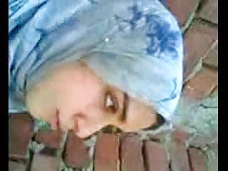 arab girl kissing boyfriend