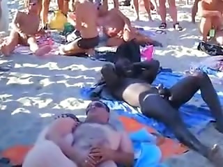 Swingers recorded by voyeur beach sex