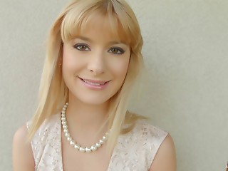 Hot blond can't receive sufficiently of her..